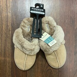 NWT Dearfoams Fireside Shearling Slippers in Tan